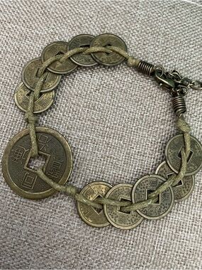 ✨ Feng Shui coin bracelet is designed to bring wealth and good fortune✨Preloved
